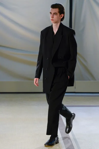 Look 18